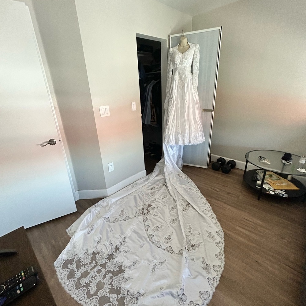 Vintage White Lace Long Sleeve Wedding Dress Long Train